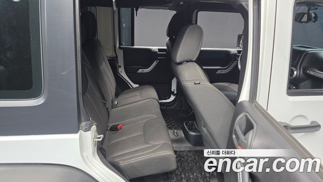 Jeep Wrangler 2015 — photo 12