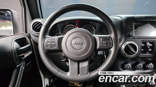 Jeep Wrangler 2015 — photo 13