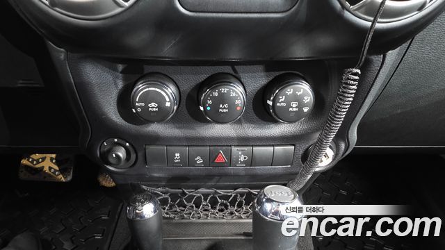 Jeep Wrangler 2015 — photo 17