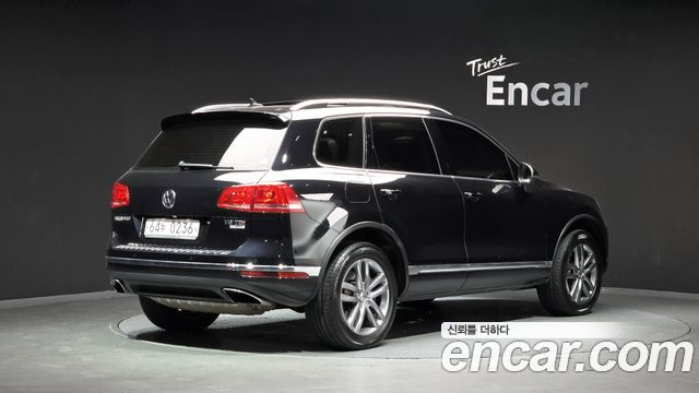 Volkswagen Touareg 2016 — photo 2