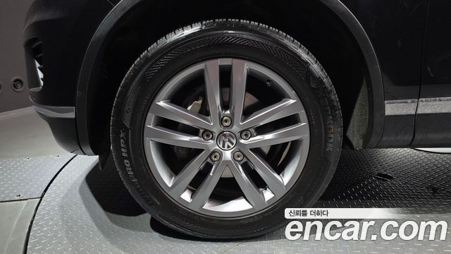 Volkswagen Touareg 2016 — photo 5