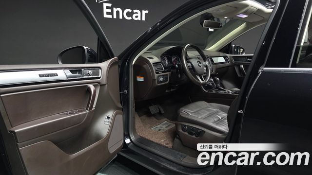 Volkswagen Touareg 2016 — photo 10