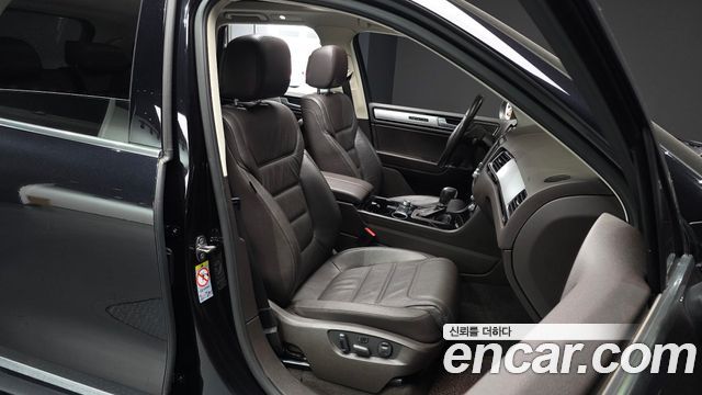 Volkswagen Touareg 2016 — photo 11