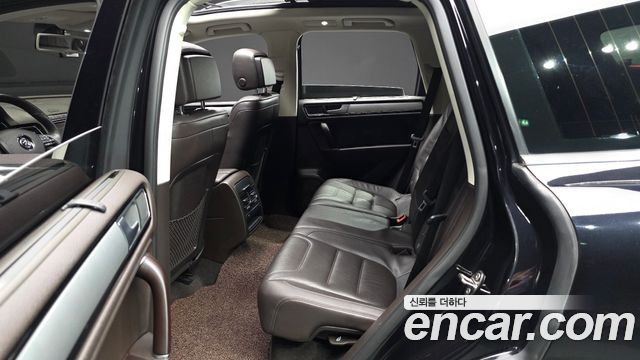 Volkswagen Touareg 2016 — photo 12