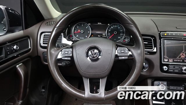 Volkswagen Touareg 2016 — photo 13