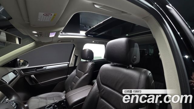 Volkswagen Touareg 2016 — photo 16