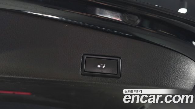 Volkswagen Touareg 2016 — photo 17