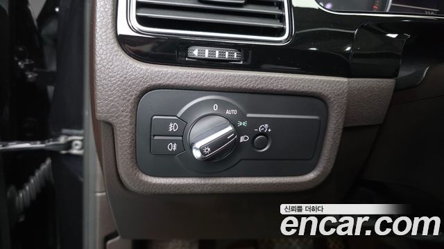 Volkswagen Touareg 2016 — photo 20