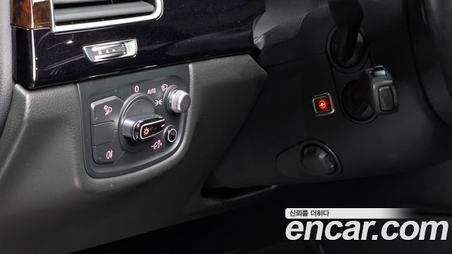 Audi A8 2015 — photo 15