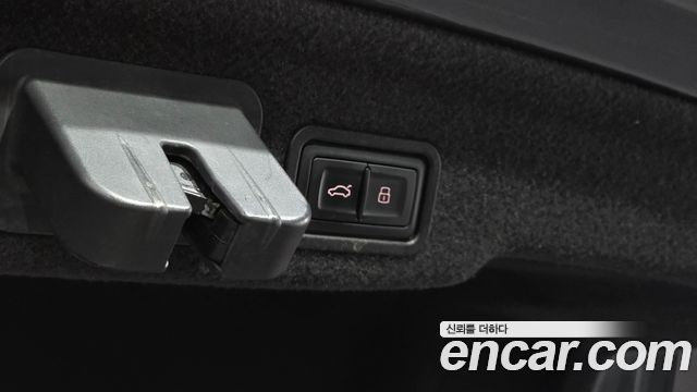 Audi A8 2015 — photo 20