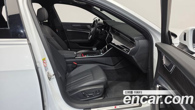 Audi A6 2021 — photo 17