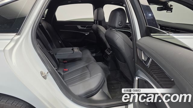 Audi A6 2021 — photo 18