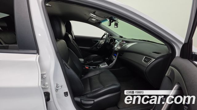Hyundai AVANTE 2011 — photo 10