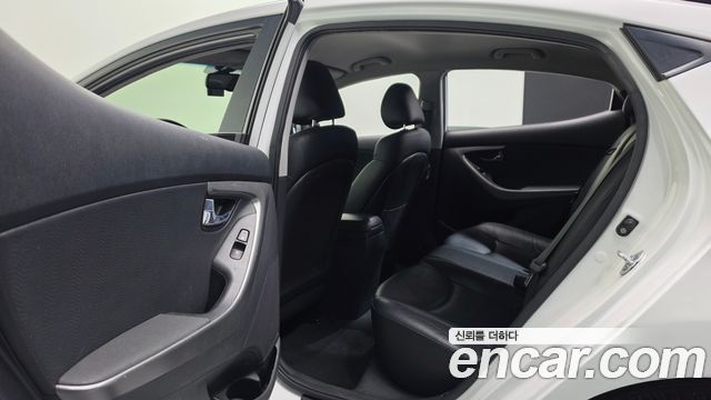 Hyundai AVANTE 2011 — photo 18