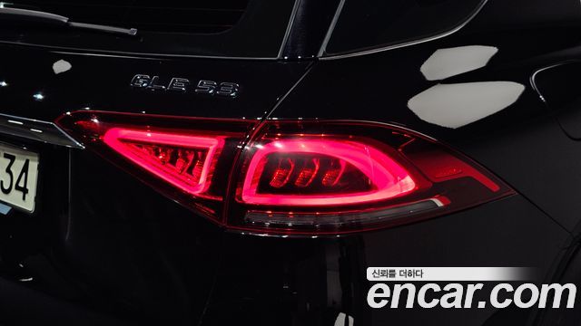 Mercedes-Benz GLE-Class 2023 — photo 9
