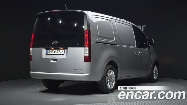 Hyundai Staria 2023 — photo 2