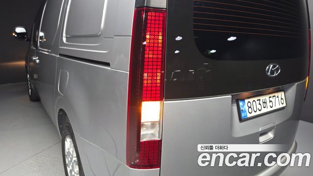 Hyundai Staria 2023 — photo 9