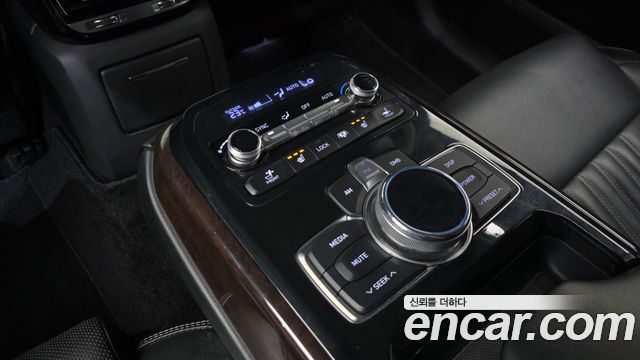 Genesis EQ900 2018 — photo 18