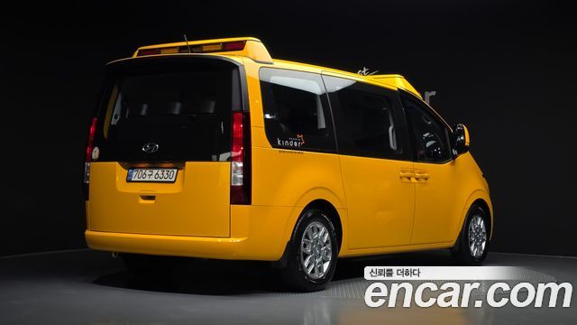 Hyundai Staria 2023 — photo 2