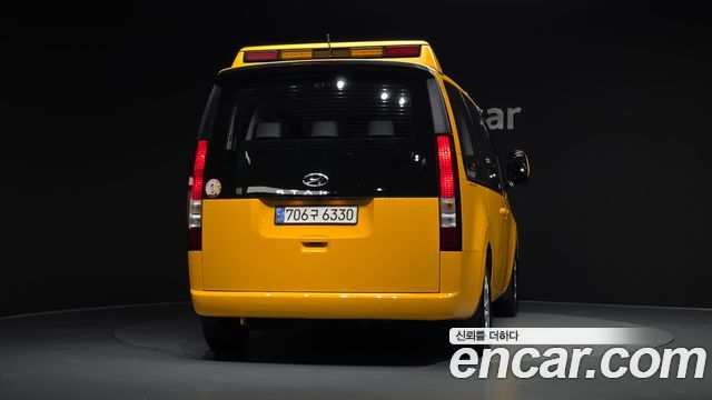 Hyundai Staria 2023 — photo 4