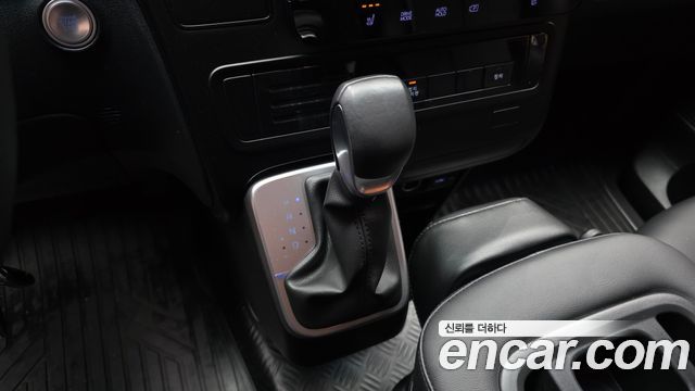 Hyundai Staria 2023 — photo 12