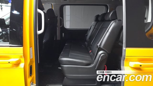 Hyundai Staria 2023 — photo 16