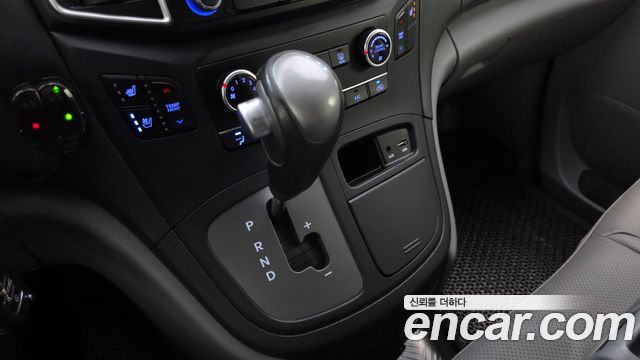 Hyundai Starex 2019 — photo 12