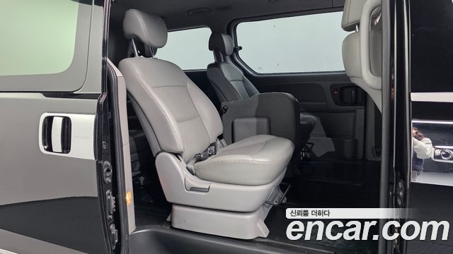 Hyundai Starex 2019 — photo 17