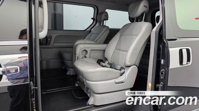 Hyundai Starex 2019 — photo 18