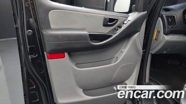 Hyundai Starex 2019 — photo 15