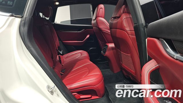 Maserati Levante 2018 — photo 17