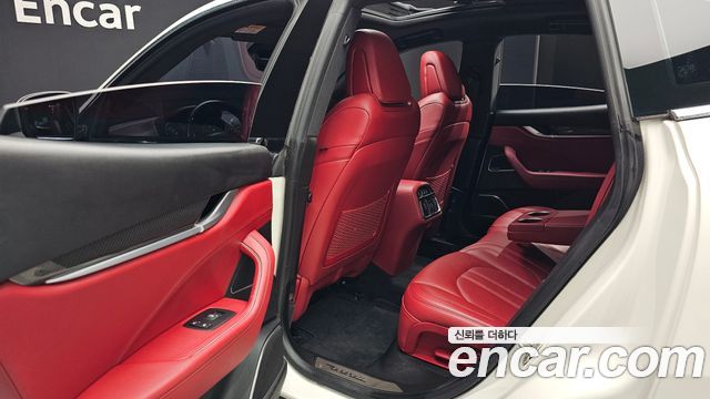 Maserati Levante 2018 — photo 18