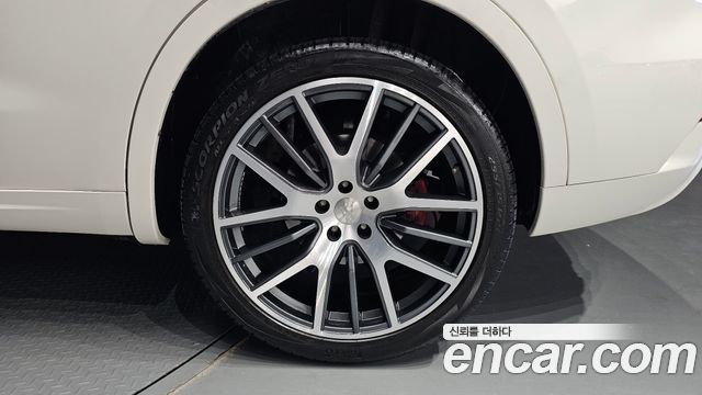 Maserati Levante 2018 — photo 7