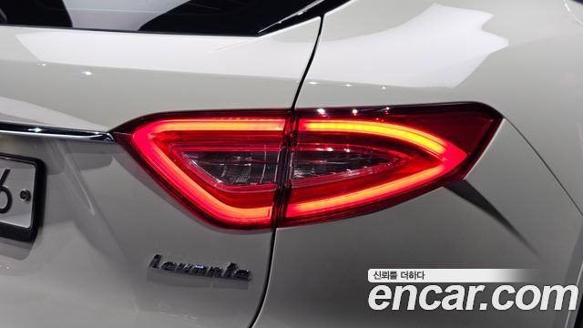 Maserati Levante 2018 — photo 9