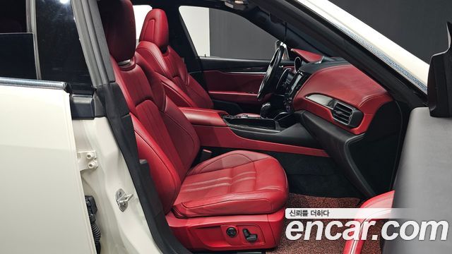 Maserati Levante 2018 — photo 16