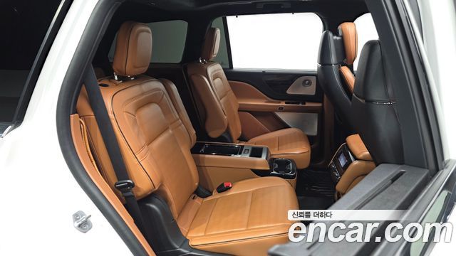 Lincoln Aviator 2022 — photo 11