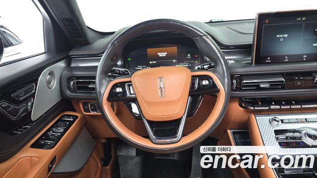 Lincoln Aviator 2022 — photo 12