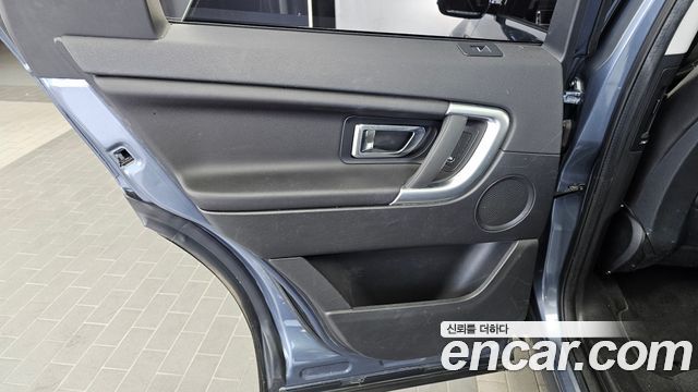 Land Rover Discovery Sport 2018 — photo 15