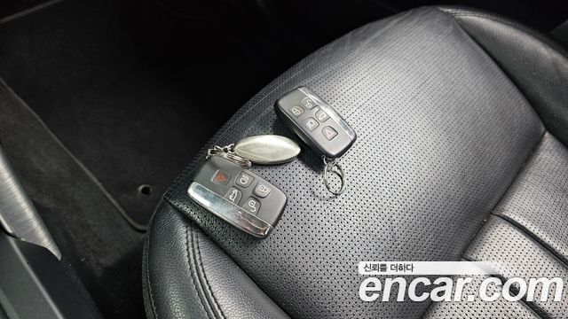Land Rover Discovery Sport 2018 — photo 16
