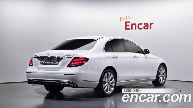 Mercedes-Benz E-Class 2019 — photo 2