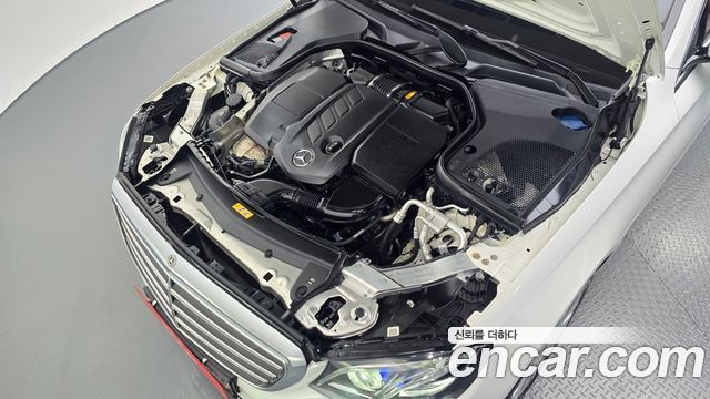 Mercedes-Benz E-Class 2019 — photo 6