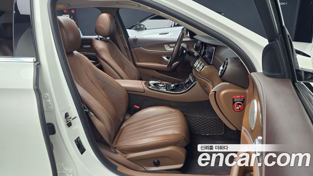 Mercedes-Benz E-Class 2019 — photo 10