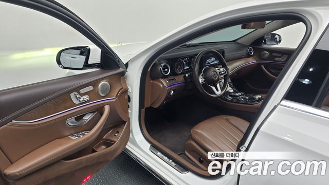 Mercedes-Benz E-Class 2019 — photo 11
