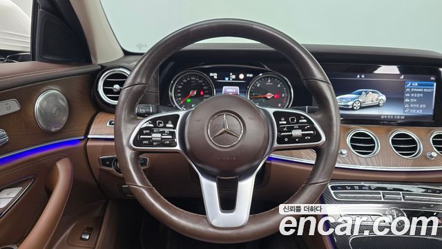 Mercedes-Benz E-Class 2019 — photo 13