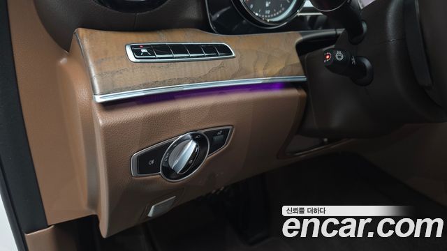 Mercedes-Benz E-Class 2019 — photo 14