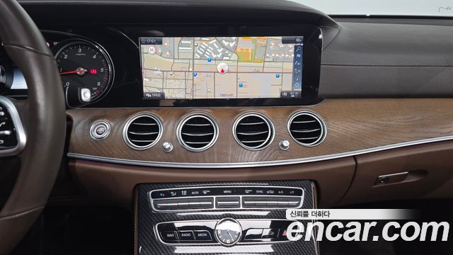 Mercedes-Benz E-Class 2019 — photo 15