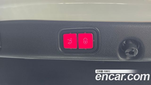 Mercedes-Benz E-Class 2019 — photo 18