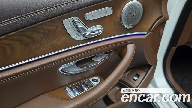Mercedes-Benz E-Class 2019 — photo 19