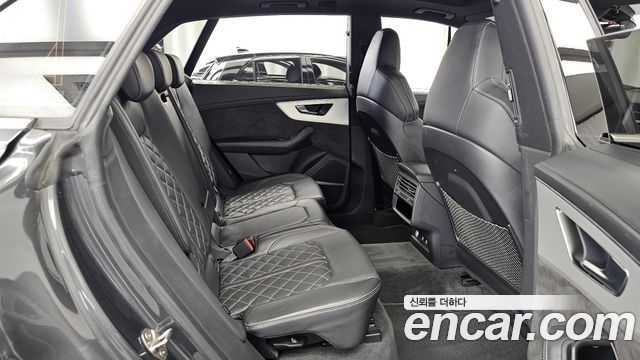 Audi Q8 2020 — photo 18