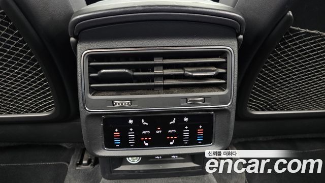 Audi Q8 2020 — photo 24